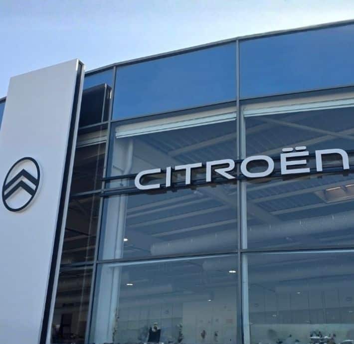 face exterieure de la concession citroen valence vendeur et reprateur agréé citroen